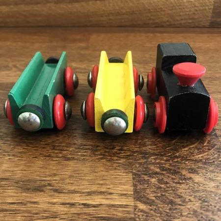 Image 2 of Vintage 1990s BRIO magnetic train engine + 2 open cars