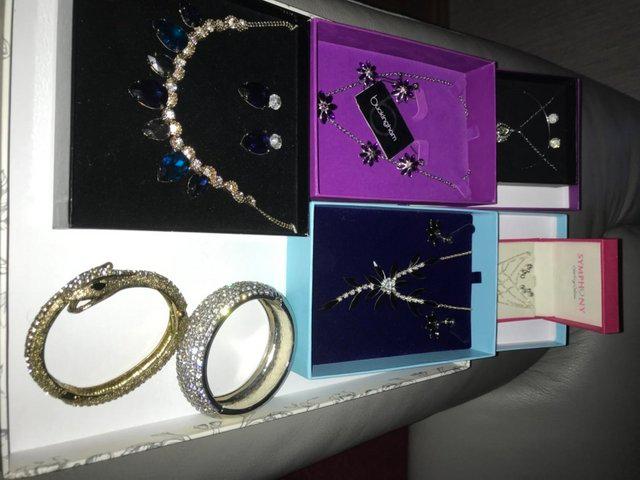 Preview of the first image of Ladies costume jewellery, 7 items.