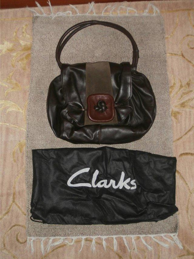 Preview of the first image of NEW, MINT LARGE BROWN SOFT LEATHER HAND BAG BY CLARKS.