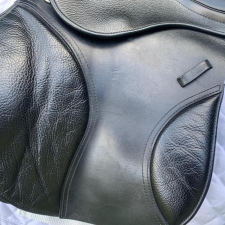 Image 3 of Kent And Masters 15.5 s series pony jump saddle (S3065)