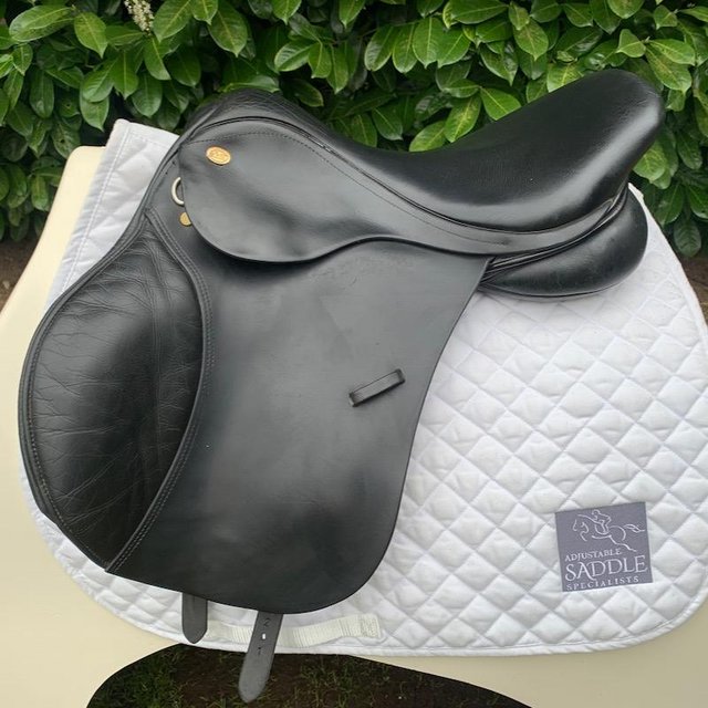 Preview of the first image of Kent And Masters 17 inch Jump saddle.