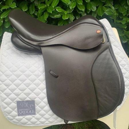 Image 11 of Kent and Masters 17.5 inch cob saddle