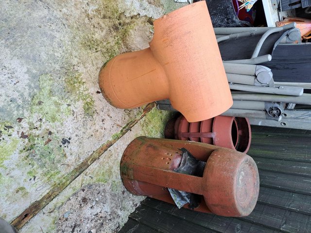 Preview of the first image of 3 chimney pots will split..