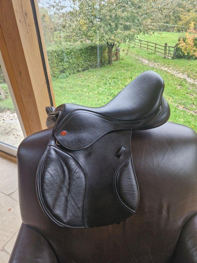 Preview of the first image of Kent and masters 16.5 mpj saddle.