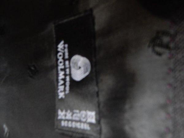 Image 3 of Men's 2 piece suit in grey centre vent