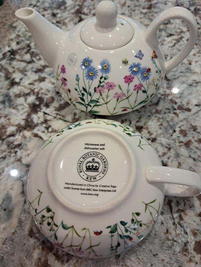 Preview of the first image of Tea pot with cup Royal Botanical Gardens.