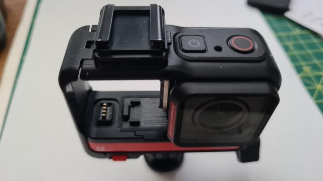 Preview of the first image of Insta One R/RS 4k module with frame and battery.