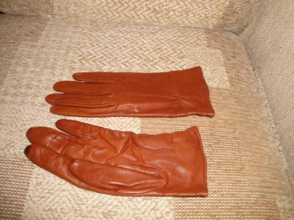 Image 3 of Tan / Brown Leather Ladies Gloves. As new but slight marks