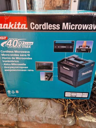 Image 3 of Makita MW001G 40Vmax XGT Cordless 8L Microwave