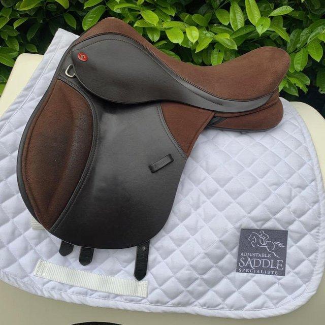 Preview of the first image of Thorowgood T4 15 inch Pony Club saddle.