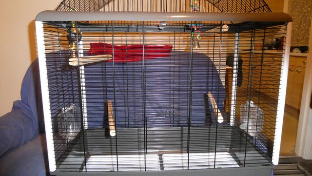 Image 2 of FERPLAST LARGE BIRD CAGE FOR BUDGIES,COCKATIELS & PARAKEETS