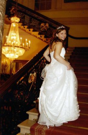 Image 2 of Stunning size 8-10 designer wedding dress (Elizabeth Todd)