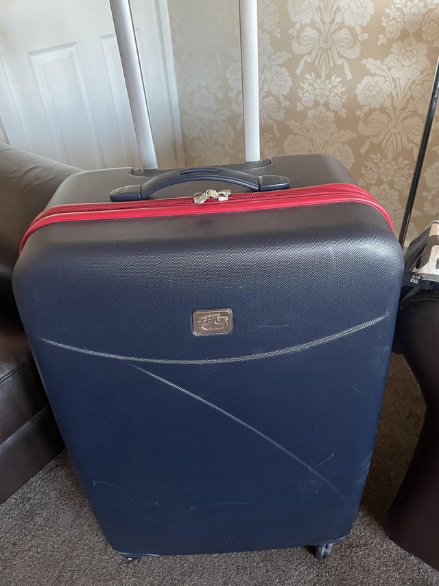 Preview of the first image of Suitcase no fear navy blue with red zip.