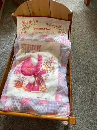 Image 2 of Dolls cot with bed linen