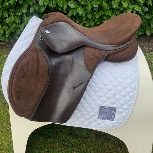 Preview of the first image of Thorowgood T4 17.5 inch gp saddle.