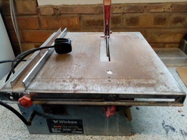 Preview of the first image of Electric tile cutter available..
