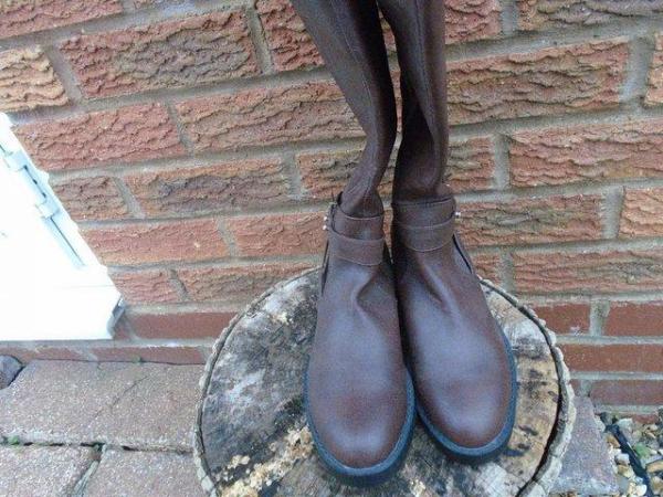 Image 3 of Ladies Knee Length Brown Boots