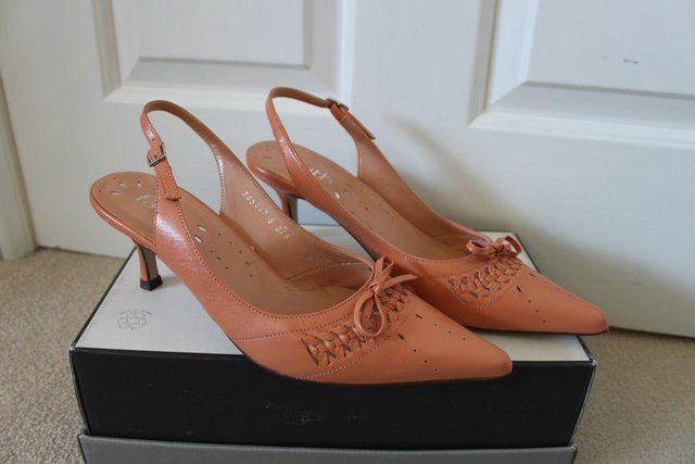 Image 2 of ladies peach sling back shoes