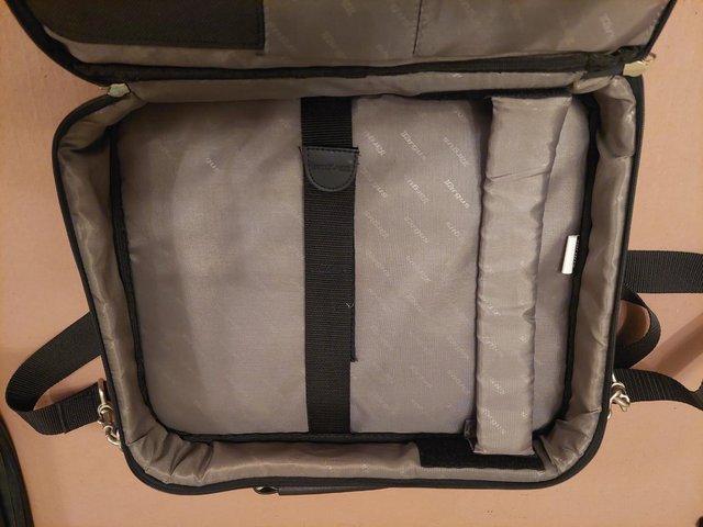 Preview of the first image of LAPTOP BAG BY TARGUS (up to 15" laptops).