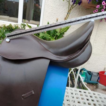 Image 2 of 17" HERITAGE, JUMPING SADDLE Close contact Med. £150