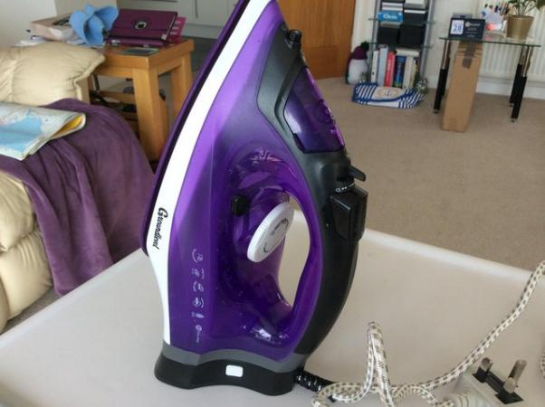 Image 2 of Cordless or corded Steam Iron.