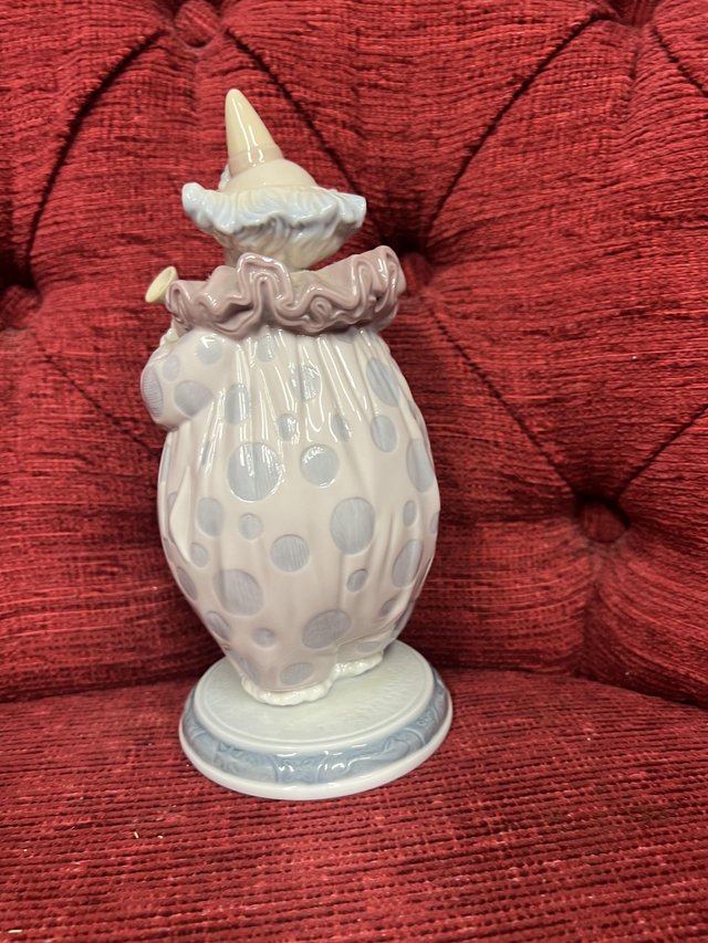 Preview of the first image of Lladro “The Show Begins” figurine.
