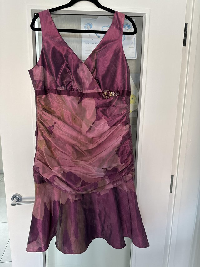 Preview of the first image of BNWT Linea Raffaelli Mother of the bride dress size 16.