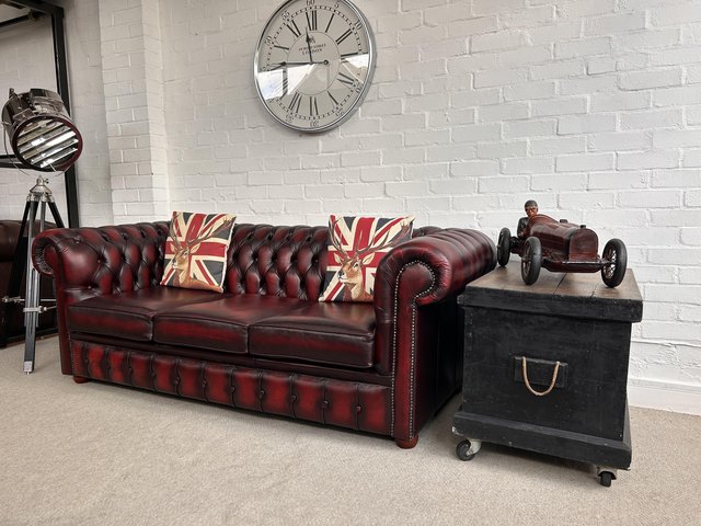 3 seater Oxblood Chesterfield sofa. VGC. Can deliver. — photo 3 of 4