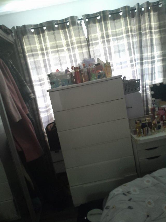 White gloss chest of drawers 