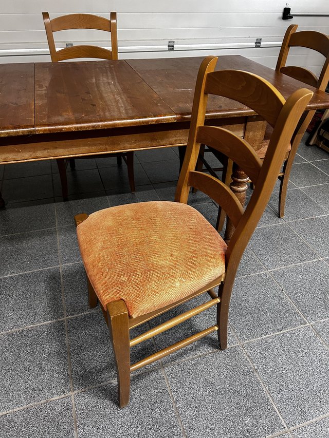 Preview of the first image of Extendable Wooden Dining Table with 3 chairs.