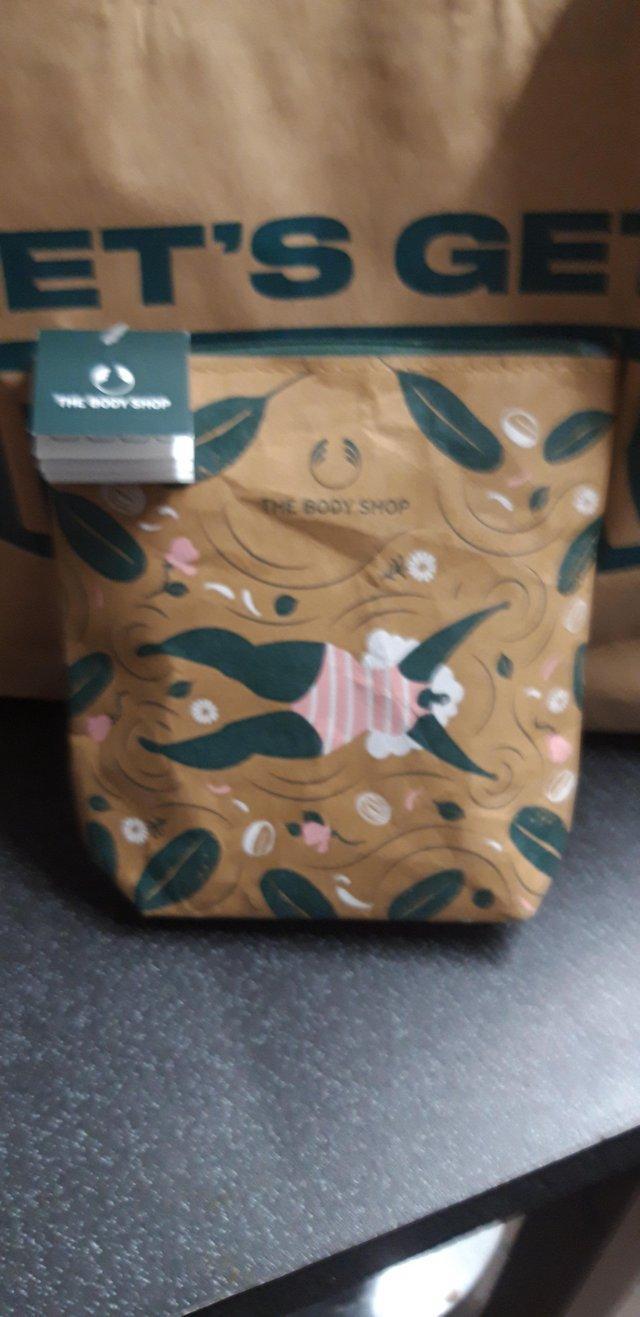 Preview of the first image of Body shop The New Experiences Travel Gift Set New.