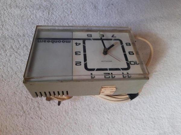 Image 1 of Wesfclox Moonbeam Flashing Electric Alarm Clock