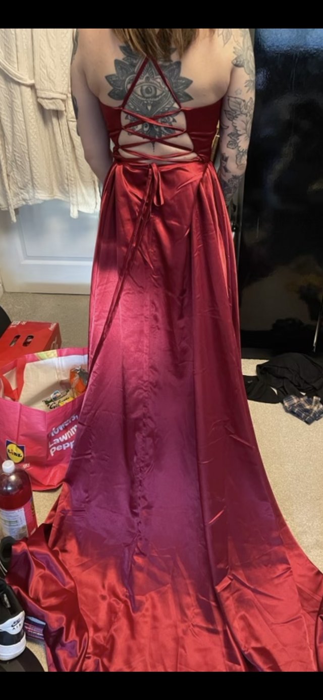 Preview of the first image of Size 6 Burgundy Prom Dress.