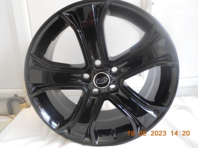 Preview of the first image of Range rover alloys 4 off 9J by 20 inch.