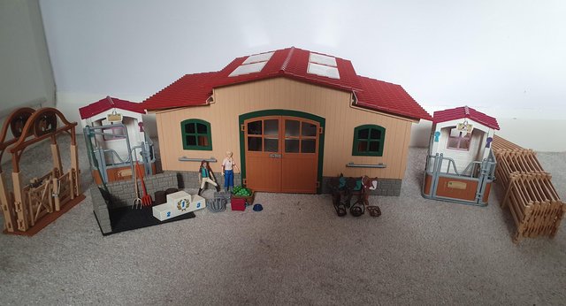Image 1 of Large Schleich Stable Bundle