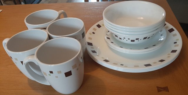 Image 3 of Corelle 12pc dinner set and mugs