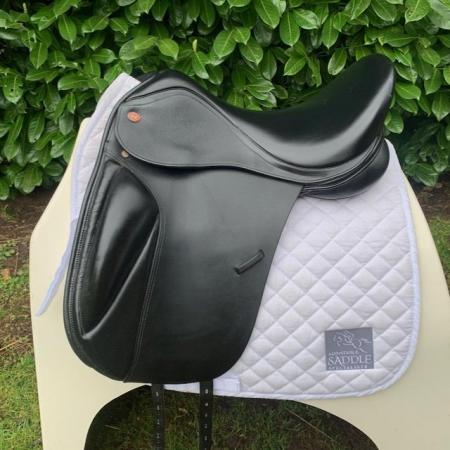 Image 1 of Kent & Masters 17.5 S-Series Dressage  Surface Block saddle
