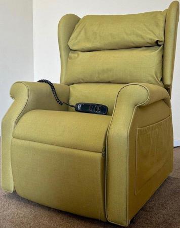 Image 1 of AJ WAY PETITE ELECTRIC RISER RECLINER GREEN CHAIR ~ DELIVERY