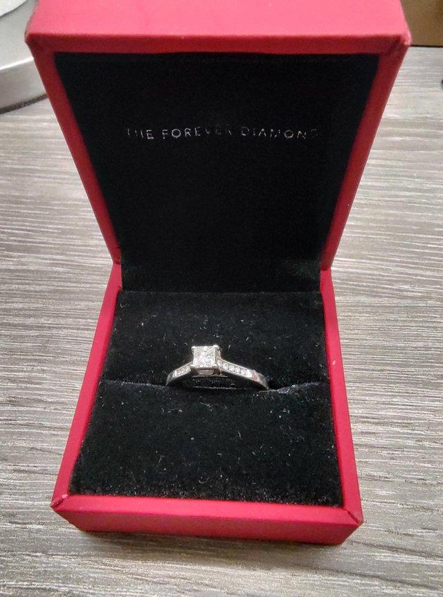 BEAUTIFUL H SAMUEL 9CT WHITE GOLD .25CT DIAMOND ENGAGEMENT R — Jewellery & Watches in Southend-on-Sea