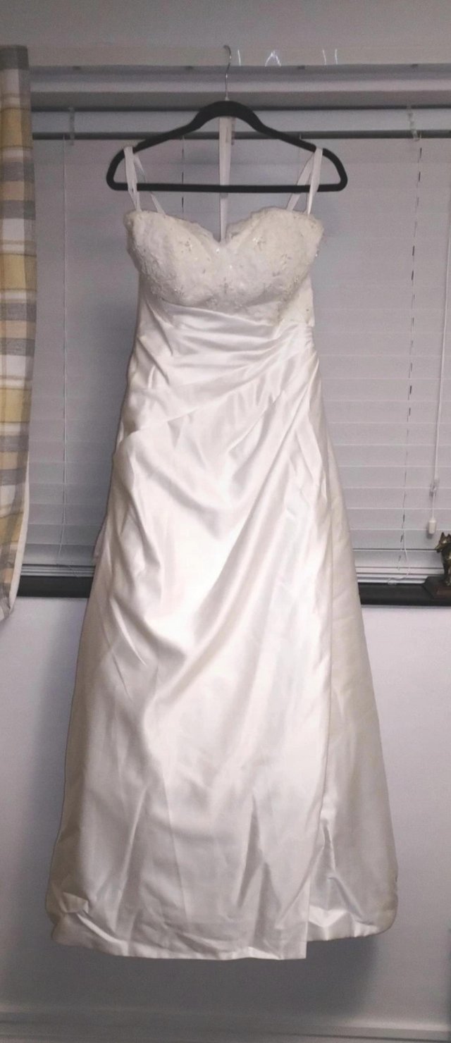 Preview of the first image of BHS Wedding dress size 14.
