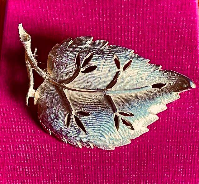Preview of the first image of VINTAGE GOLD PLATED LEAF BROOCH.