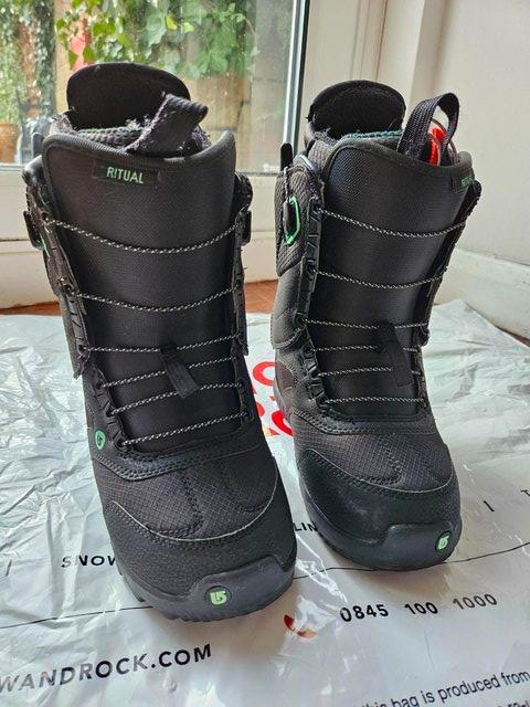 Preview of the first image of Women's Burton Ritual snowboard boots, size UK 3.
