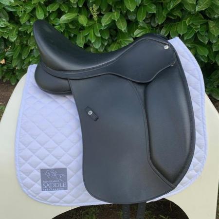 Image 4 of Wintec 17.5 inch hart dressage saddle (S3097)