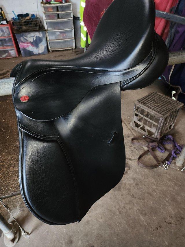 Preview of the first image of 17 inch kent and masters saddle.