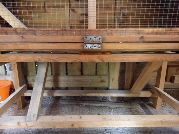 Image 3 of Very Strong Rabbit/Guinea Pig Hutch or Chick brooder