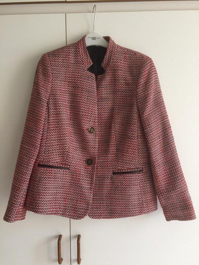 Preview of the first image of Lady’s jacket.
