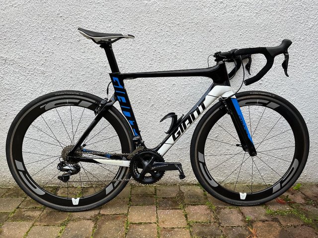 Preview of the first image of Carbon race bike: Giant Propel, includes power meter..
