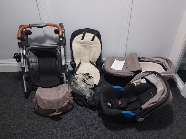 Preview of the first image of SilverCross Wayfarer 3in1 pram & Simplicity car seat.