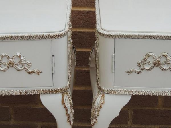 Image 21 of Pair of Queen Anne Glossy Bedside Tables (UK Delivery)