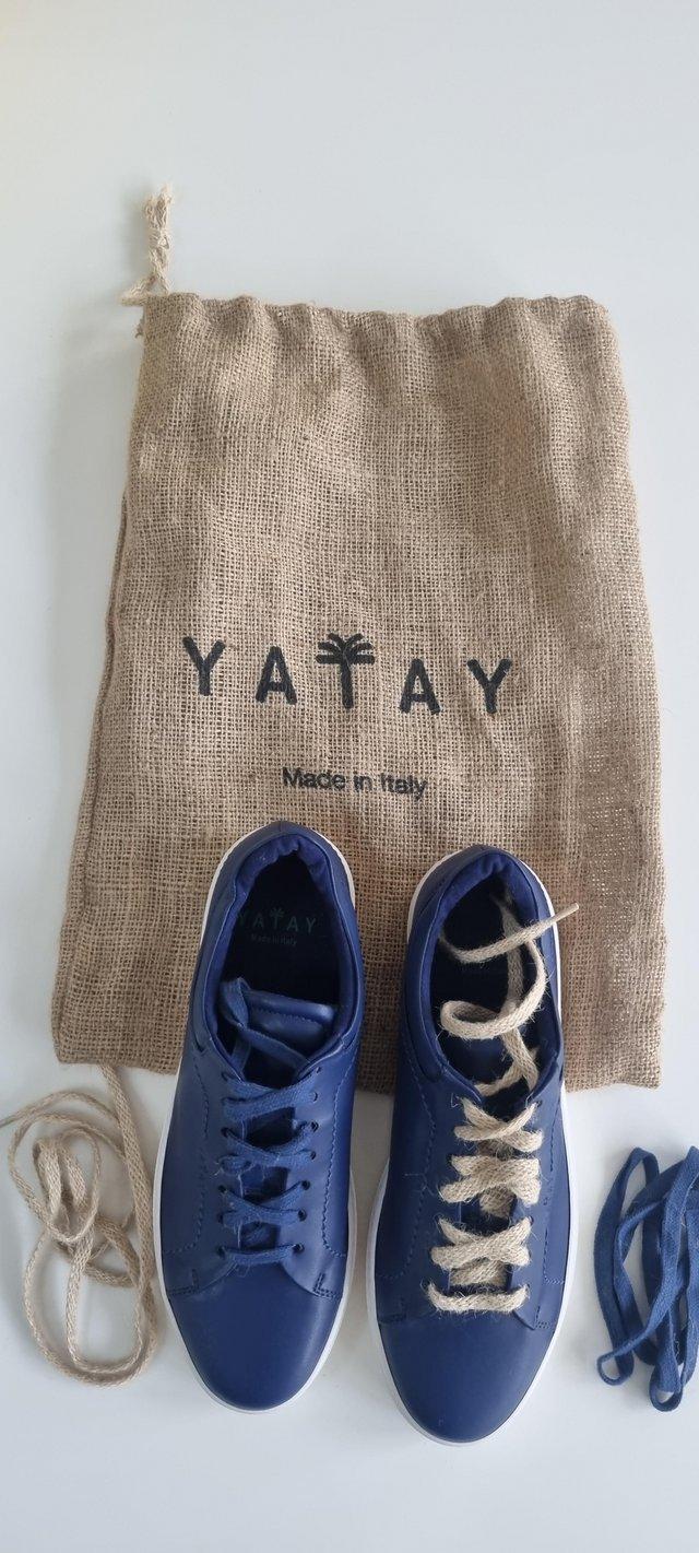 Preview of the first image of Yatay Neven Low mens trainers.